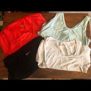 Set of 4 Maternity Tank Tops Gap/Old Navy Medium